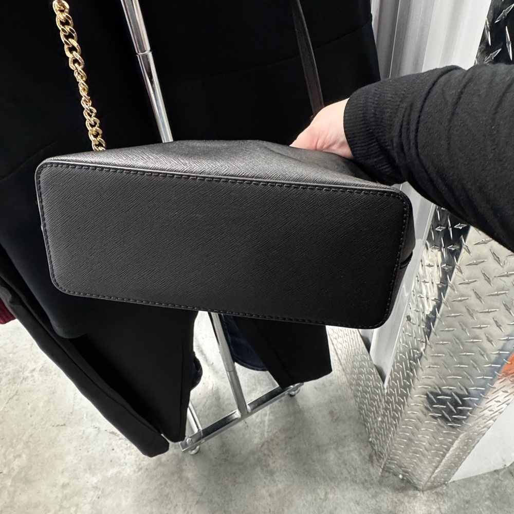 Michael Kors | Crossbody with Chain Detail in Black - Picture 5 of 5